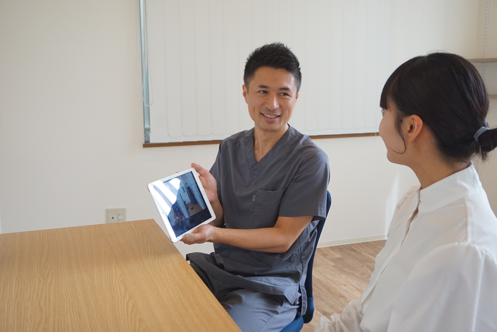 いわた接骨院整体院でのカウンセリング風景